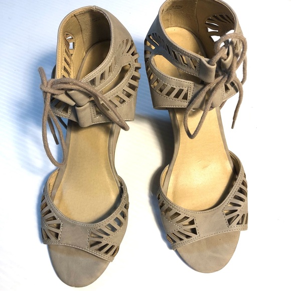 Chinese Laundry Tan Taupe Wedges 8.5 / 39 - Picture 5 of 11